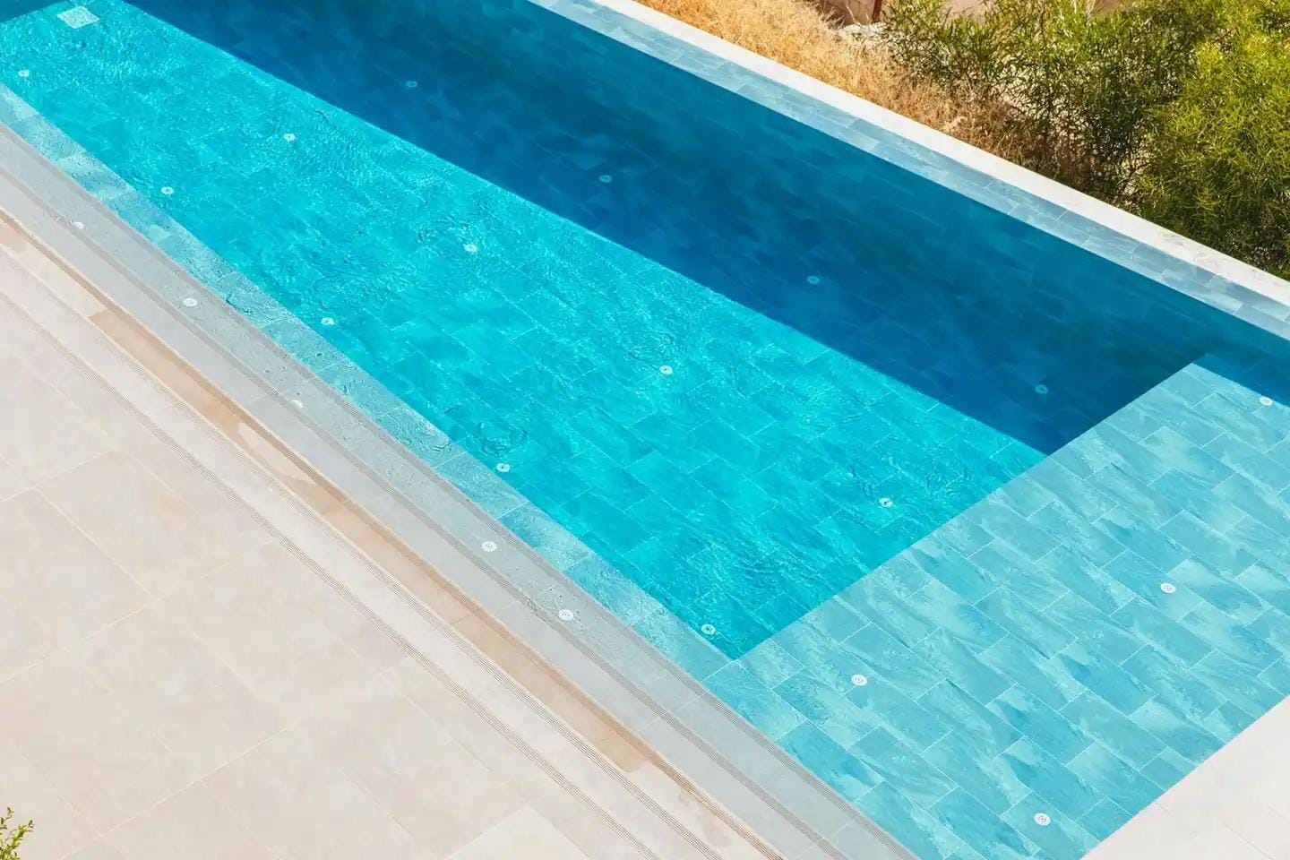 Pool auf Mallorca – illegale Anbauten als unterschätztes Risiko