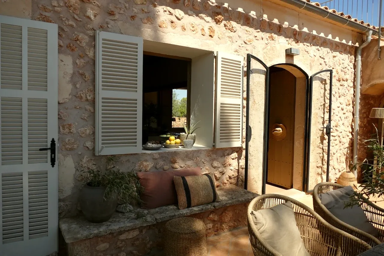 Property Transfer When Buying Real Estate: Spain vs. Germany