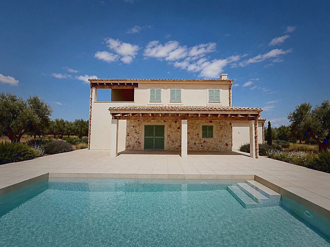 Finca mit Pool und mediterraner Fassade