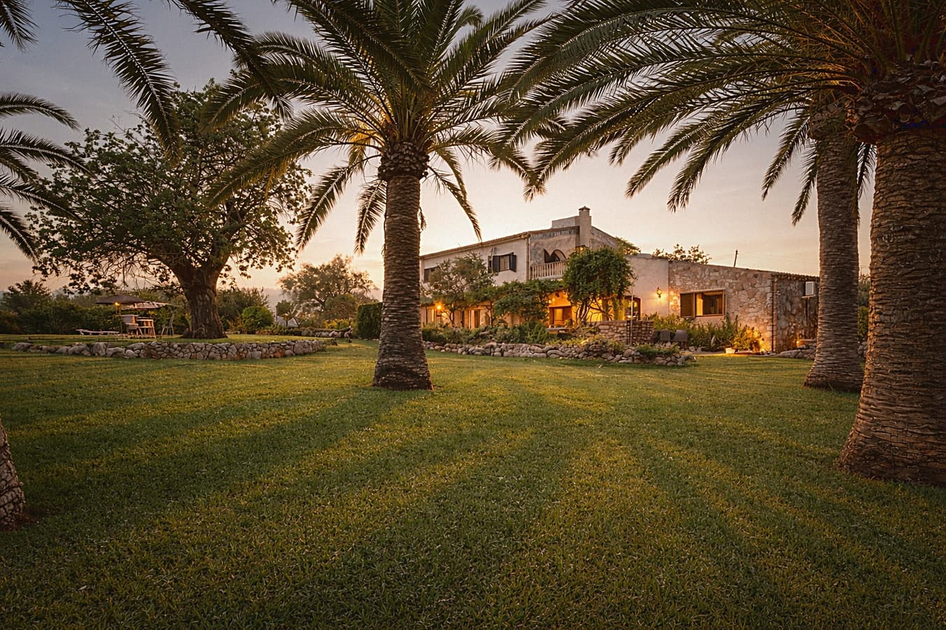 Finca bei Abendlicht - Aussenansicht